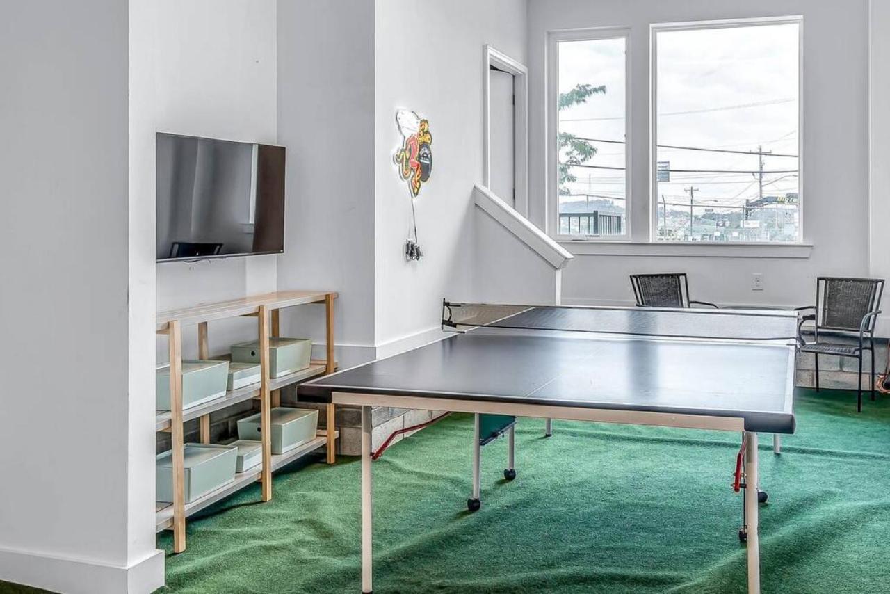 Big New And Modern With Skyline View Mural And Ping Pong Nashville Eksteriør bilde