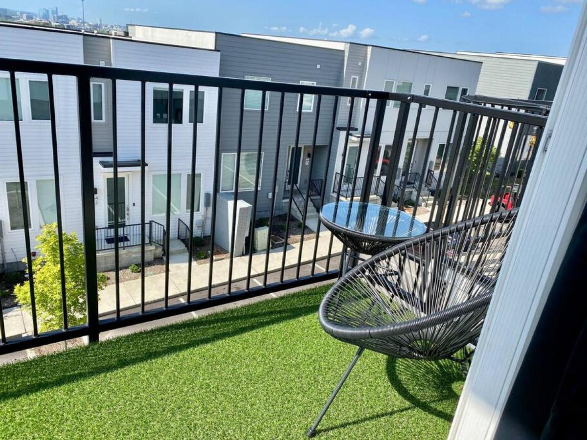 Big New And Modern With Skyline View Mural And Ping Pong Nashville Eksteriør bilde