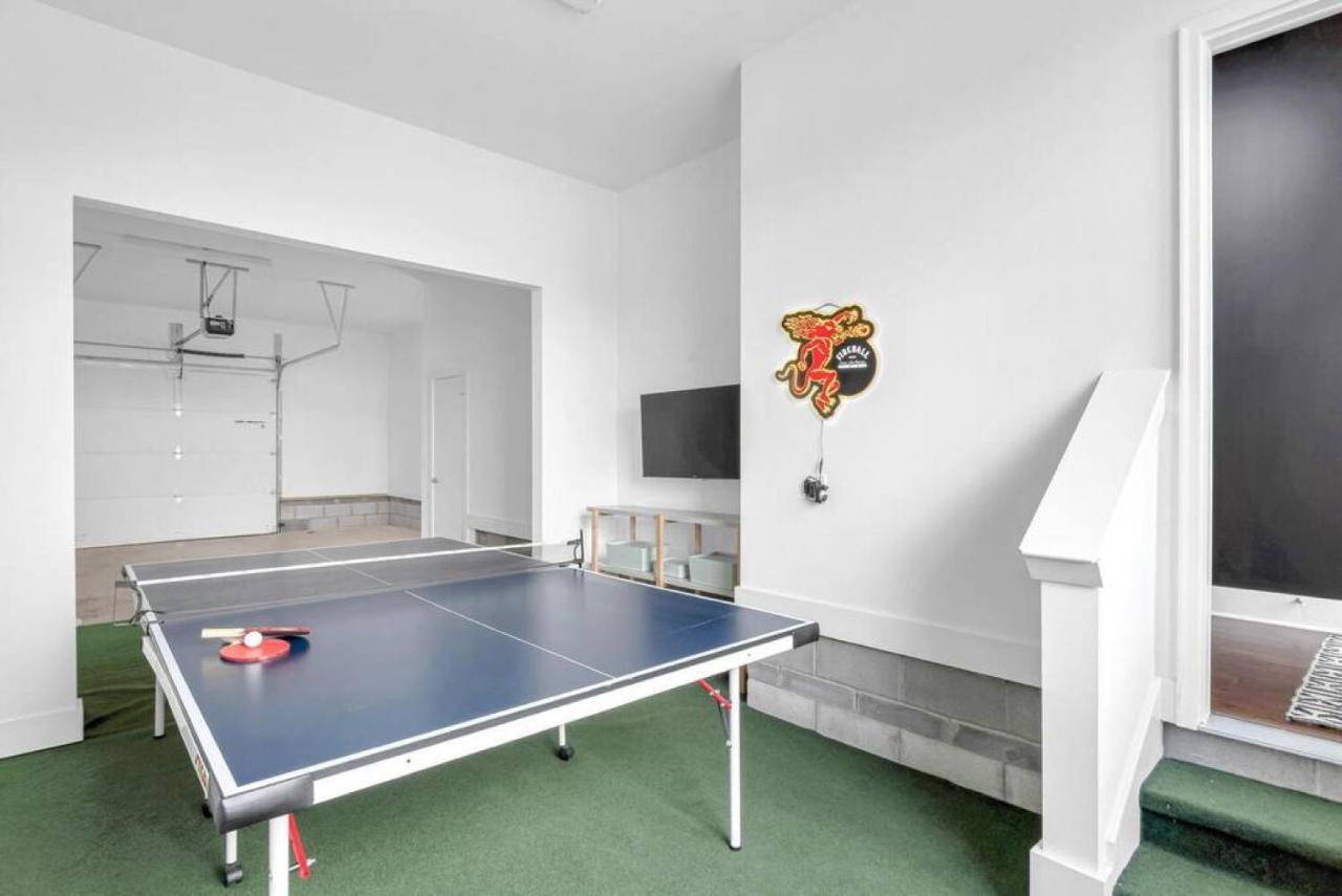 Big New And Modern With Skyline View Mural And Ping Pong Nashville Eksteriør bilde