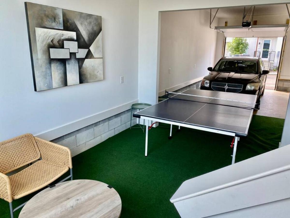 Big New And Modern With Skyline View Mural And Ping Pong Nashville Eksteriør bilde