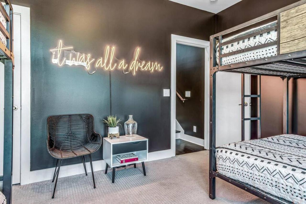 Big New And Modern With Skyline View Mural And Ping Pong Nashville Eksteriør bilde