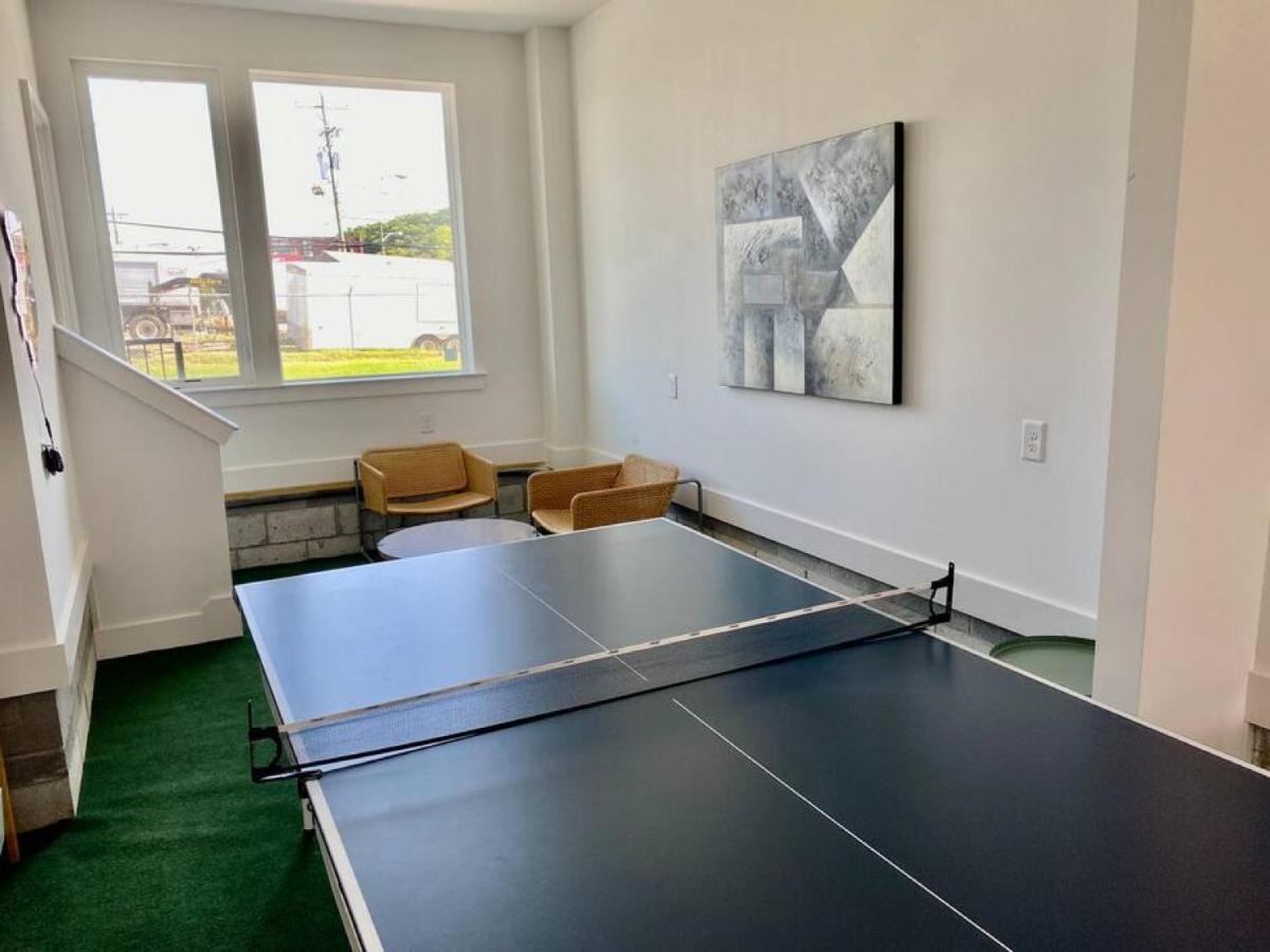 Big New And Modern With Skyline View Mural And Ping Pong Nashville Eksteriør bilde